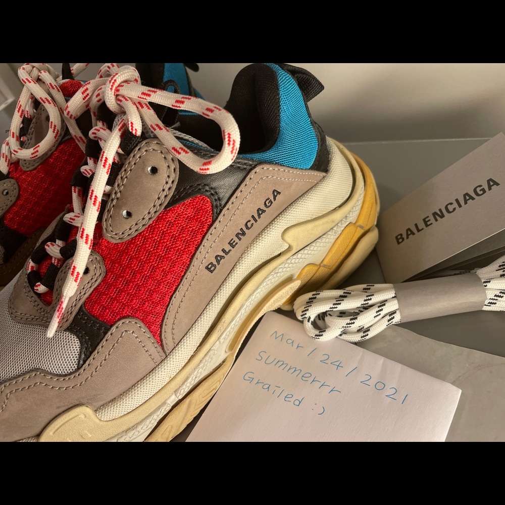 SOLD - Balenciaga tripleS / US37